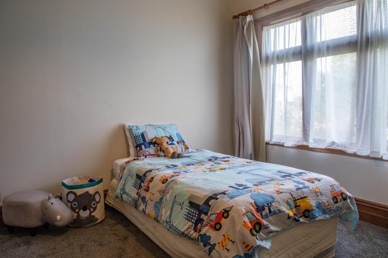 Cottage In The Heart Of Carterton Екстериор снимка