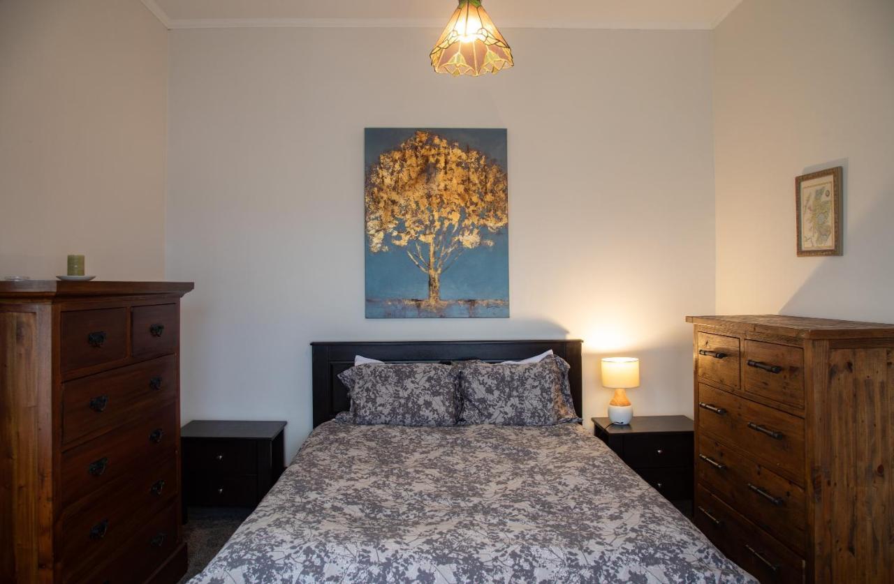 Cottage In The Heart Of Carterton Екстериор снимка