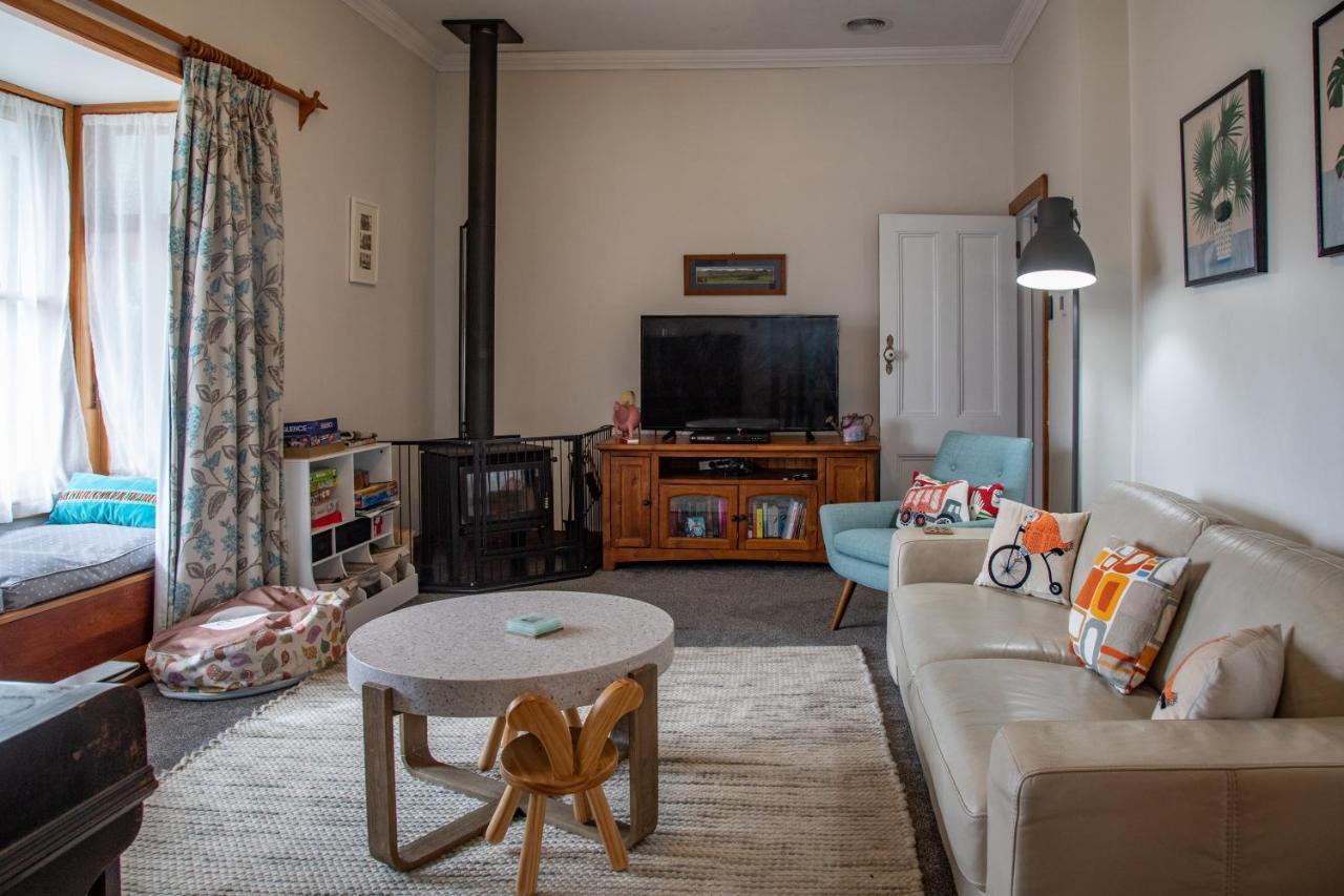 Cottage In The Heart Of Carterton Екстериор снимка