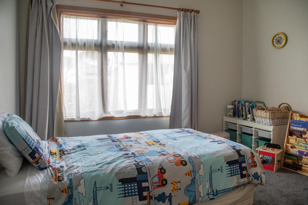 Cottage In The Heart Of Carterton Екстериор снимка