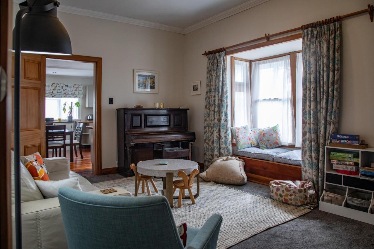 Cottage In The Heart Of Carterton Екстериор снимка